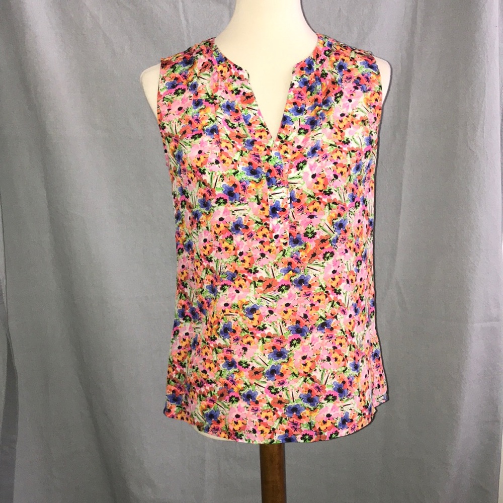 Banana Republic Sleeveless Flower Blouse
